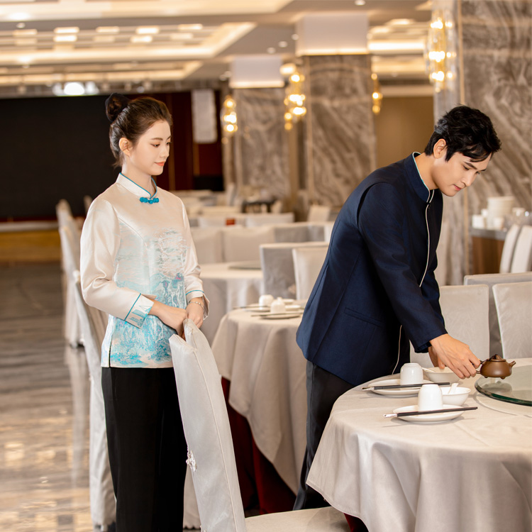 高端五星酒店餐飲服務員的女性制服 優(yōu)雅、專業(yè)與品牌形象的完美融合